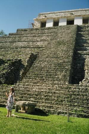 vor Pakal Votans Pyramide in Palenque mit Star - September 2003