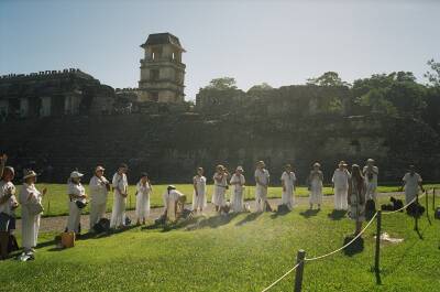 Gruppe bei der Anfangszeremonie in Palenque