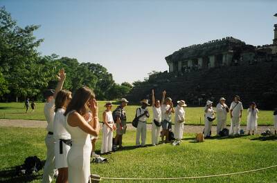 Gruppe bei der Anfangszeremonie in Palenque