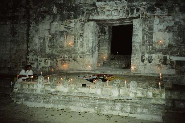 25.-26. September: Mayazeremonie in der Tempelanlage Chicanna - zur Feier von: Neumond und Geburtstag Carolina und Martina